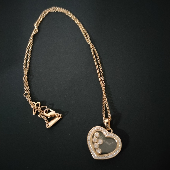 Chopard 18k Gold Necklace with heart pendant - Picture 2 of 6